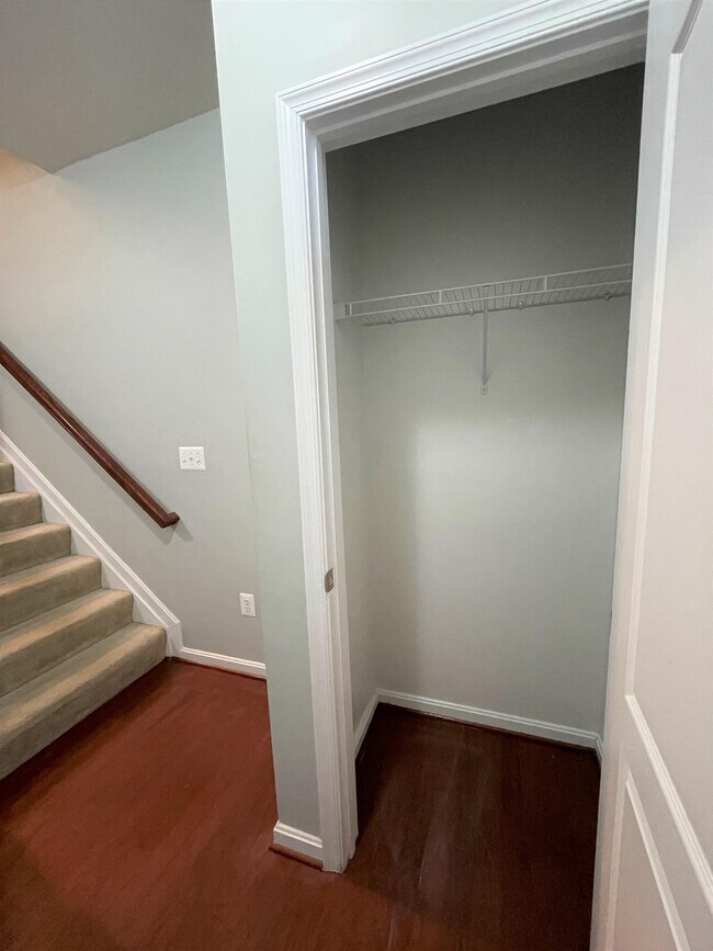 Building Photo - 418 Ava Way NE