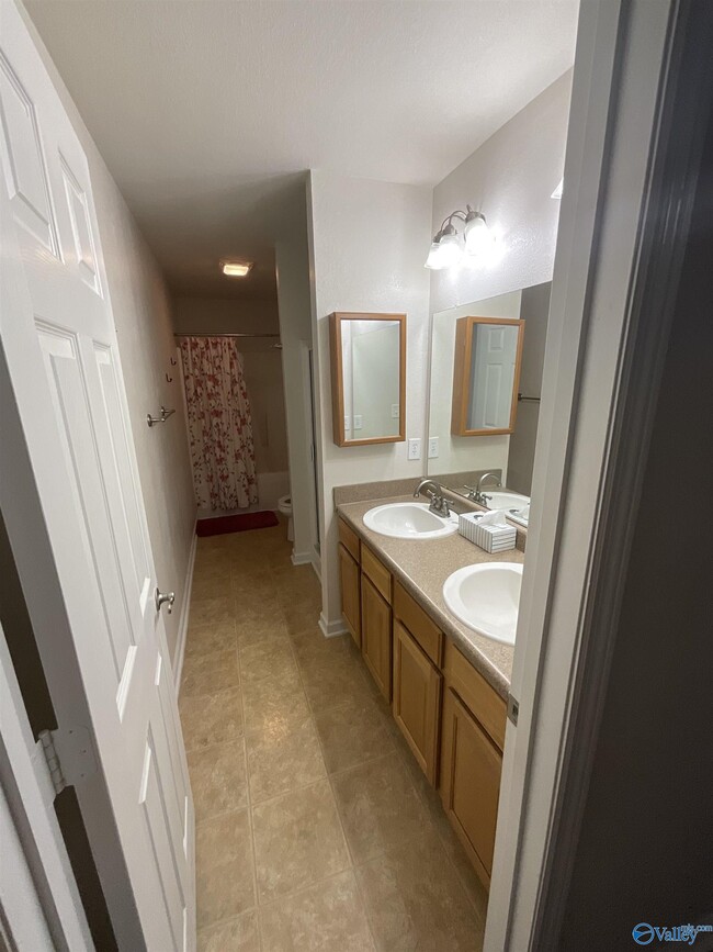 Building Photo - 107 Thornley Ct