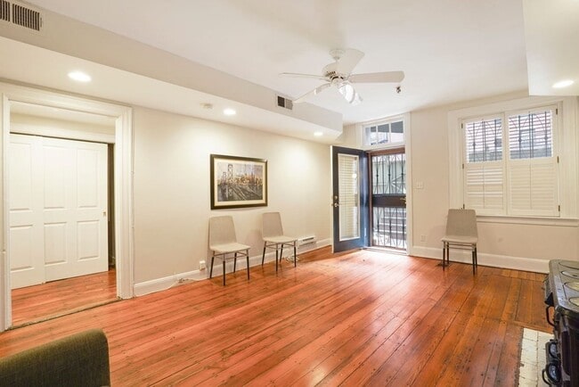 Building Photo - 296 Marlborough St