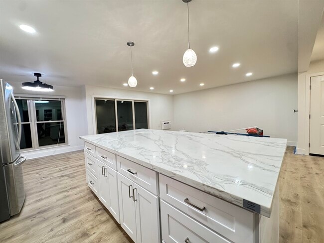 Building Photo - 2083 Ascot Dr