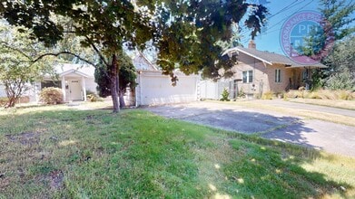 Building Photo - 4333 NE 63rd Ave
