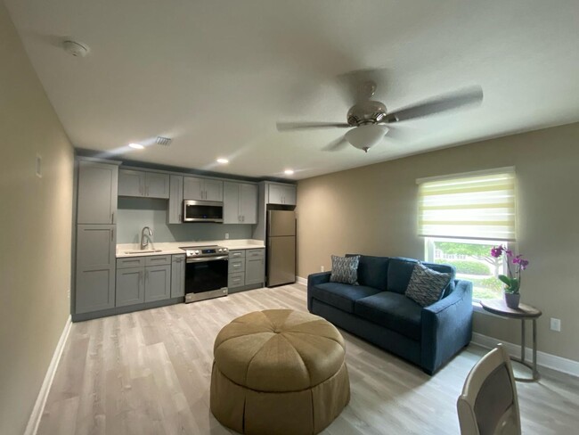 Building Photo - **Furnished** Beautiful and Spacious 1/1 A...