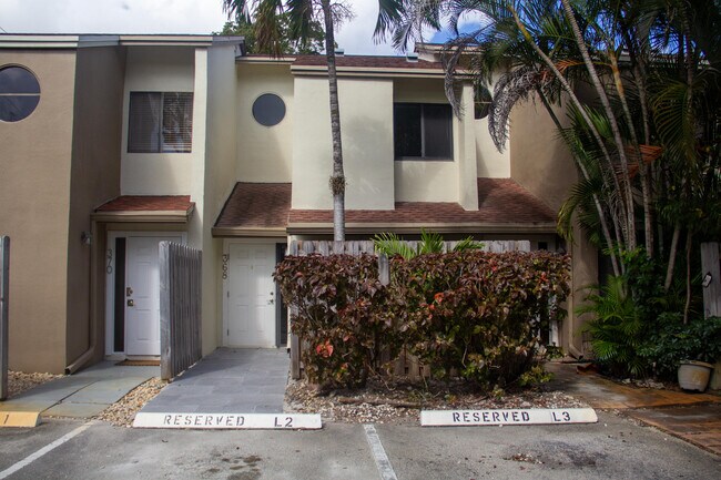 Building Photo - 368 City View Dr