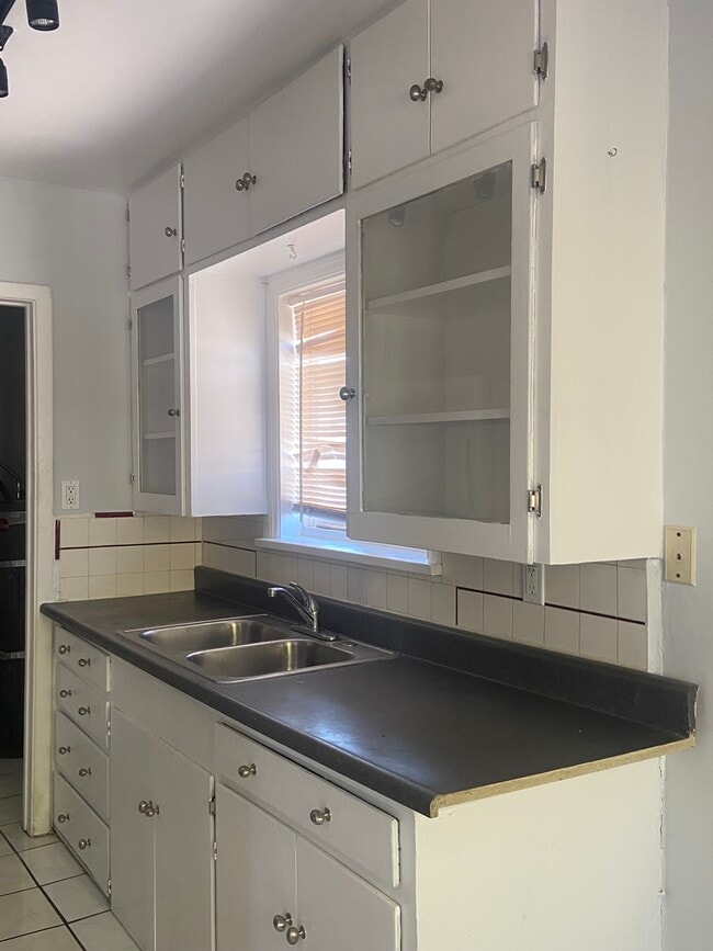 Building Photo - 1821 Jefferson St