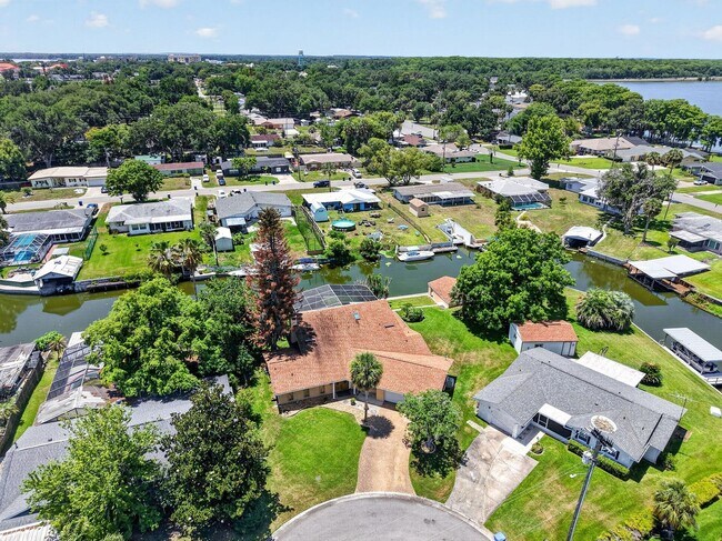 Foto del edificio - 1627 Canal Ct