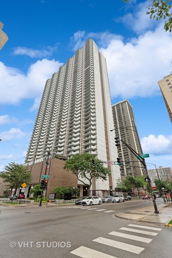Foto principal - 6033 N Sheridan Rd