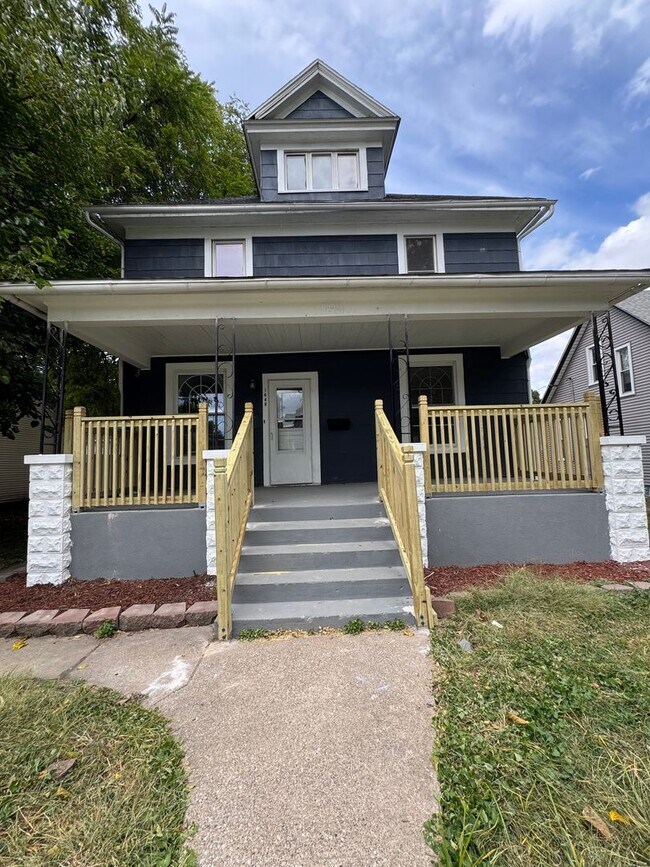 Foto del edificio - 4 bedroom with bonus room, 3 full bathrooms in Davenport