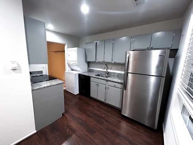 Building Photo - 305 Rock Spring Dr SW