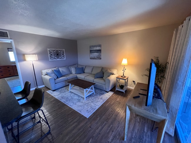 Building Photo - 9170 Riverside Dr