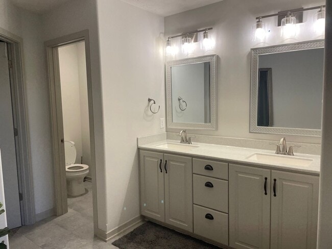 Building Photo - Home For Rent Papillion