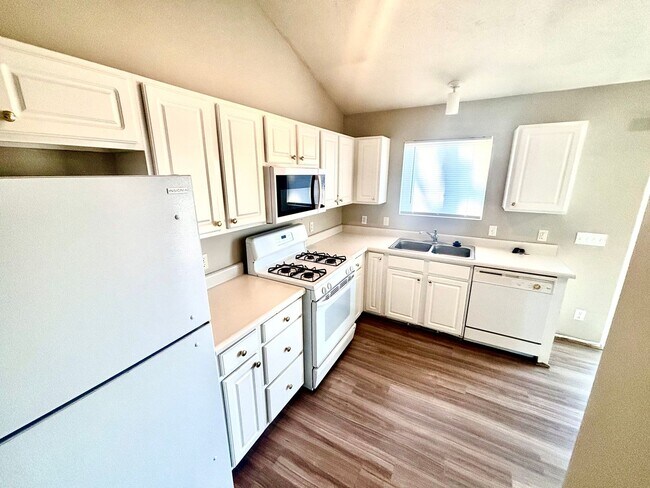 Foto del edificio - 17773 Olive St