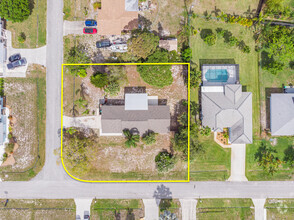Building Photo - 602 SE Ridgely Ave
