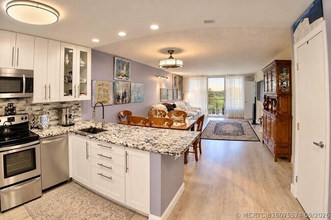 Building Photo - 4000 Cypress Grove Way