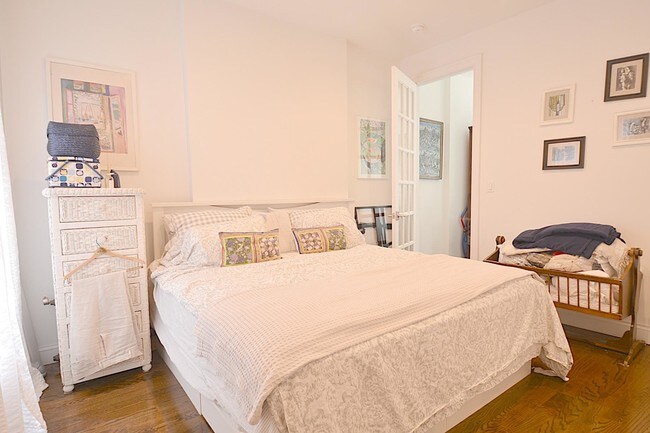 Building Photo - 321 W 94th St