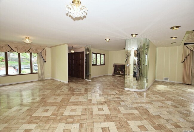 Foto del edificio - 83-14 Abingdon Rd