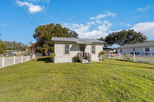 Foto del edificio - Charming 1/1 Home in St. Cloud Close to the Lakefront Park