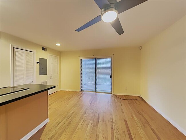 Building Photo - 1412 Foxhall Ln SE