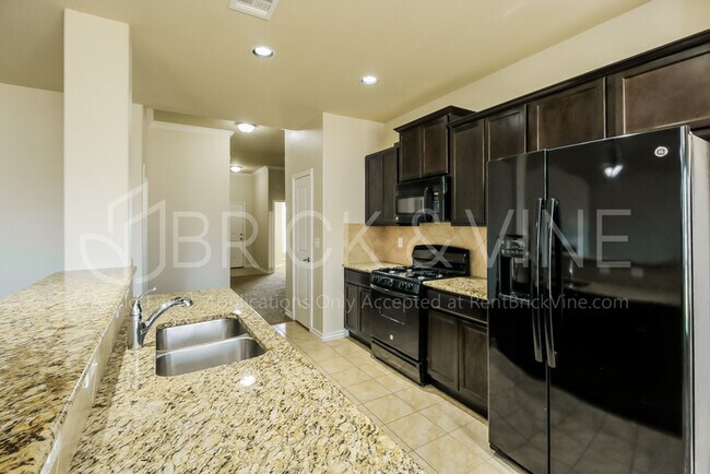 Building Photo - 10600 Cruces Dr
