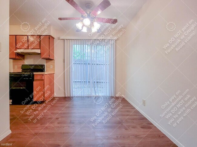 Building Photo - 2 br, 1 bath Duplex - 10809 Lanshire Dr B B