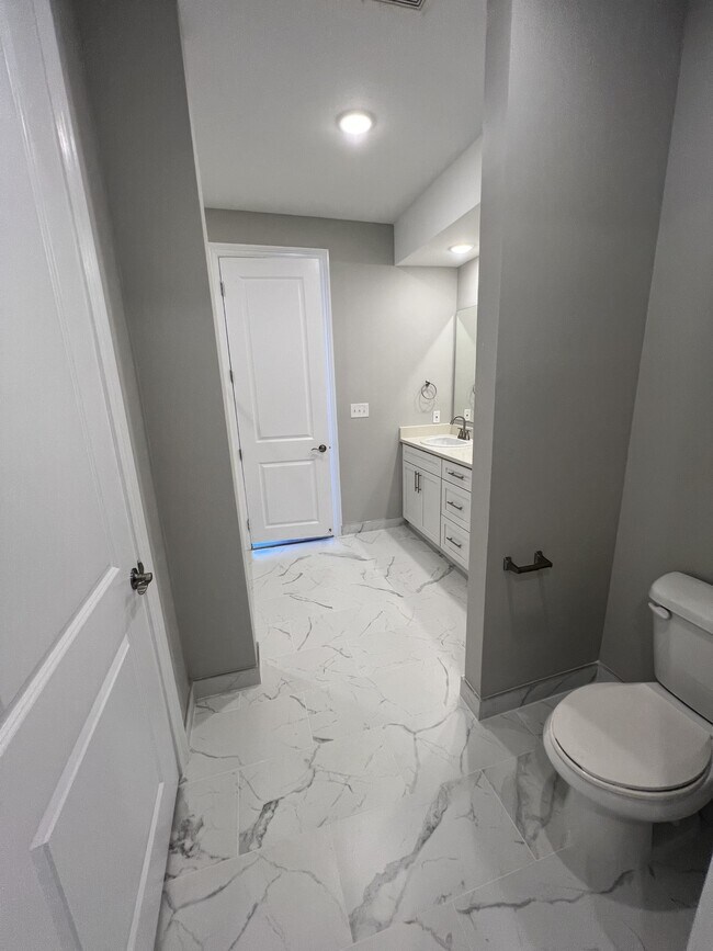 Foto del edificio - 3900 Lakeshore Blvd E