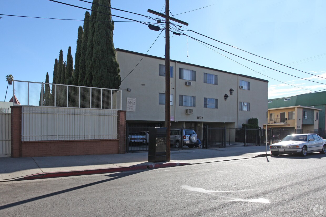 Foto del edificio - 1602 Mariposa Ave