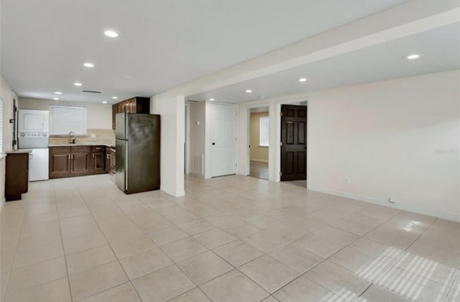 Building Photo - 506 N Stone St