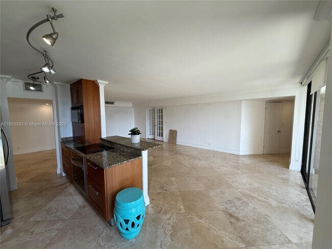 Foto del edificio - 18181 NE 31st Ct