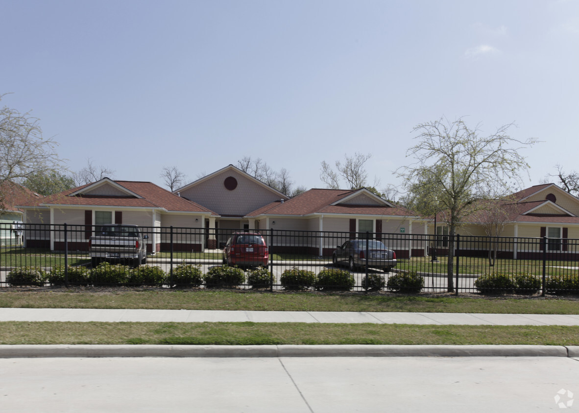 Foto del edificio - Cedar Drive Village