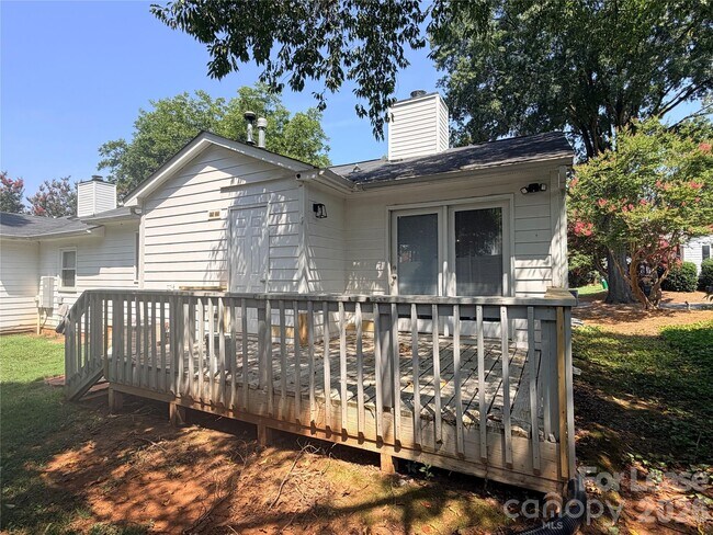 Foto del edificio - 5917 Crape Myrtle Ln