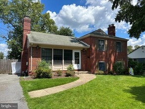 Building Photo - 6103 Swansea St