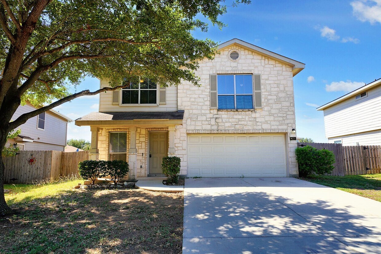 Primary Photo - Lovely Home in Gated Universal City Neighb...