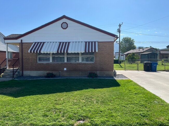 Building Photo - 4676 S Ridgeline Dr