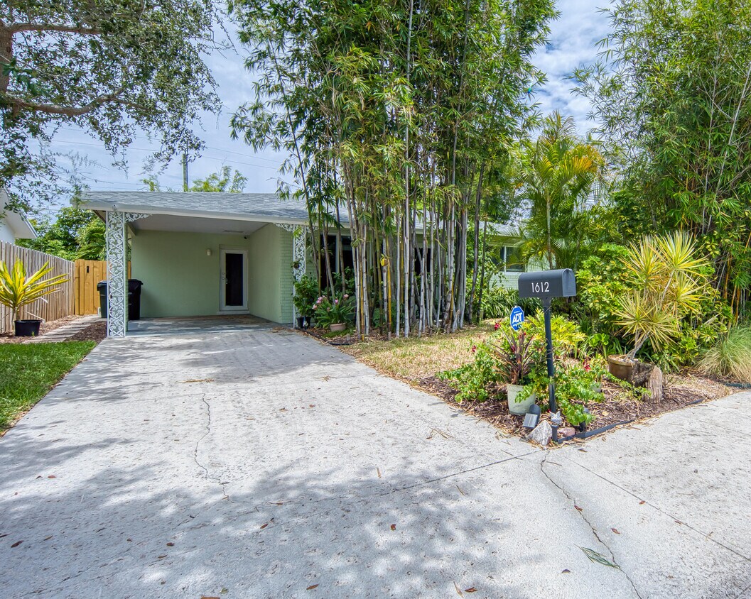Foto principal - 1612 N Ocean Breeze