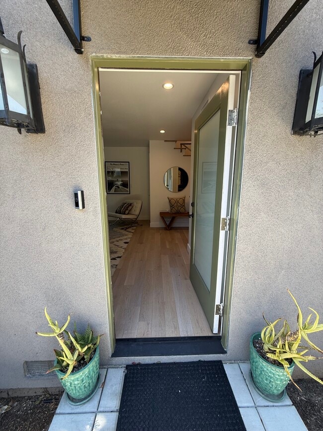 Building Photo - 10351 Keswick Ave