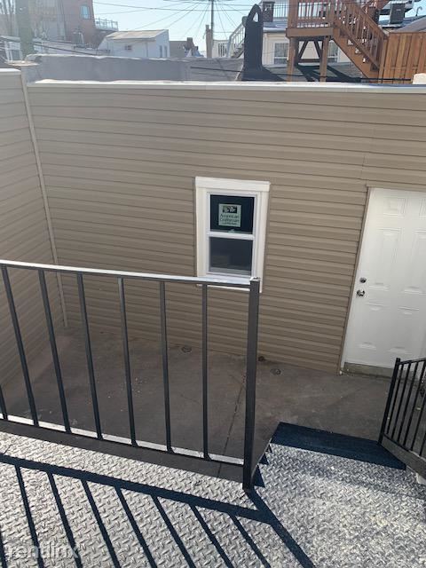 Building Photo - 3 br, 3.5 bath Townhome - 2231 Eastern Ave