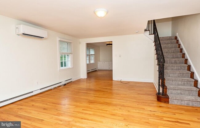 Building Photo - 240 Henley Rd