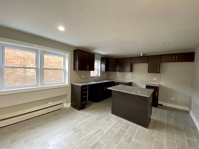 Foto del edificio - 5812 W 16th St