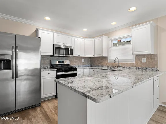 Foto del edificio - Come take a look at this move-in ready Lak...