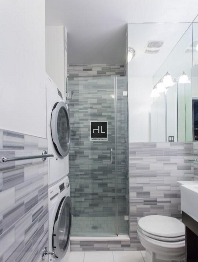 Foto del edificio - SPACIOUS East 13th Street 2 Bedroom