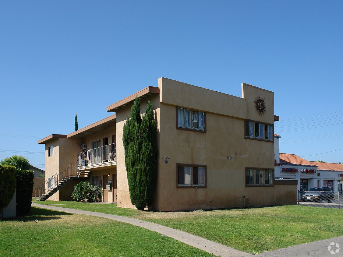 Building Photo - 1744 E Wilson Ave