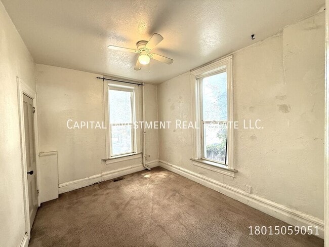 Building Photo - 804 Park St.