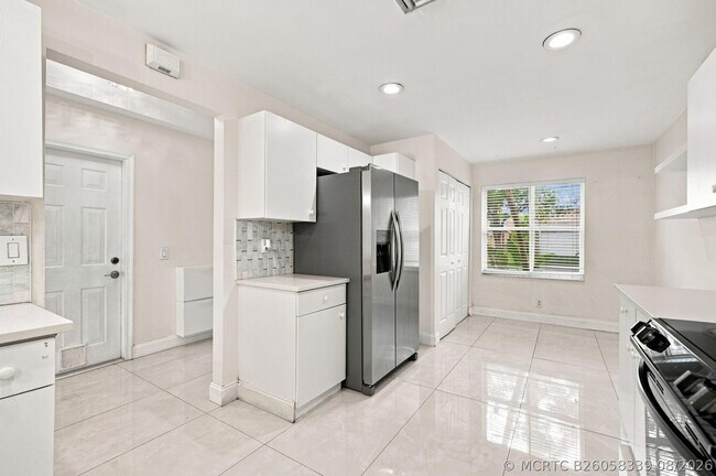 Building Photo - 1590 Orion Ln