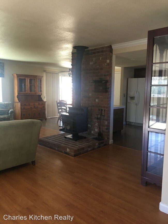 Building Photo - 3 br, 2 bath House - 1509 Camille Drive