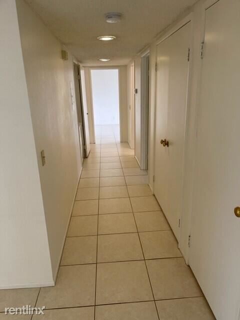 Building Photo - 2 br, 2 bath Condo - 200 E Racquet Club Rd...