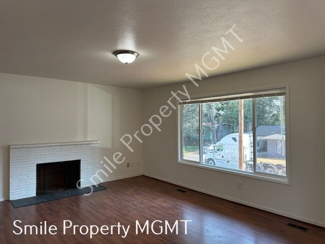 Photo - 1003 Northeast 175th Avenue House