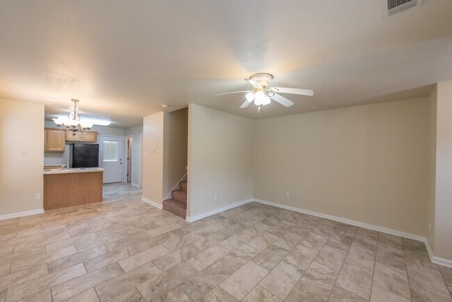 Building Photo - Foxcroft Apartments 2 BD, 2.5 BA