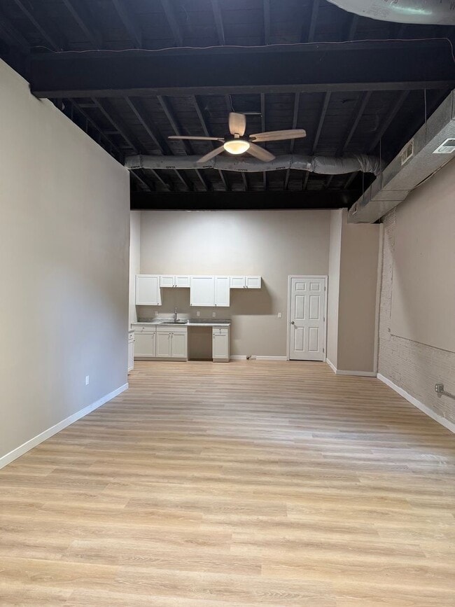 Building Photo - 1420 W Liberty Ave