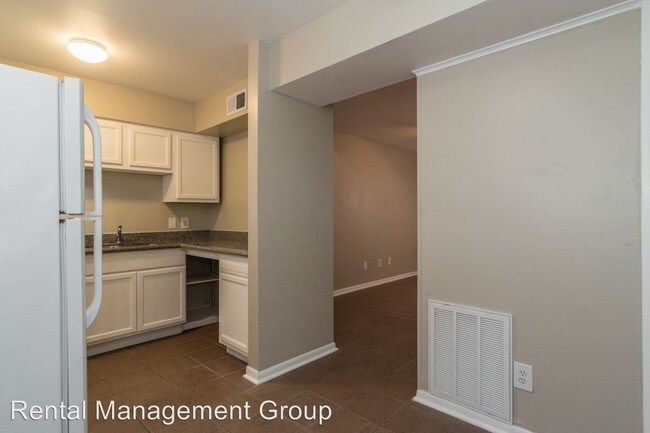 Building Photo - 1133 N Durham Dr