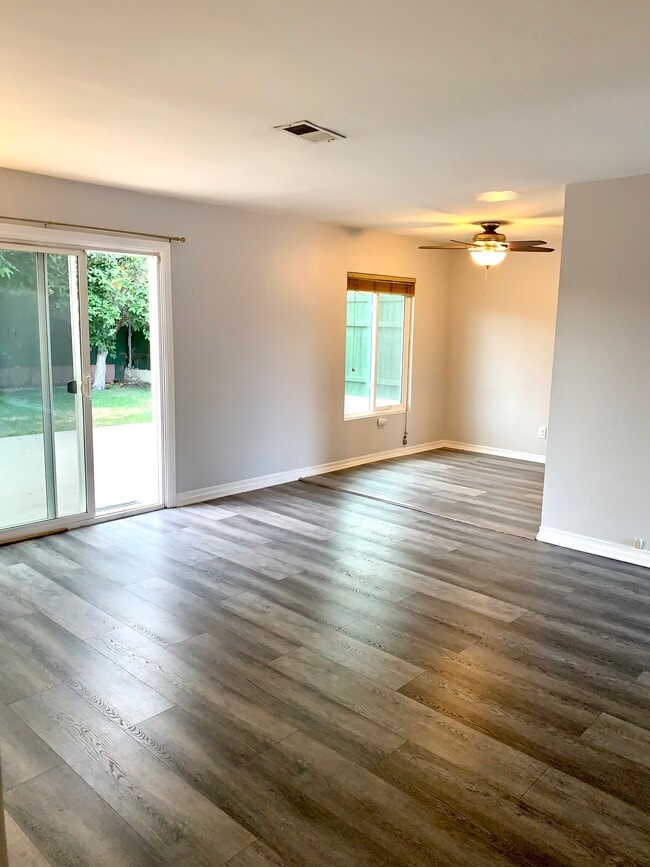 Building Photo - 8117 Jamieson Ave