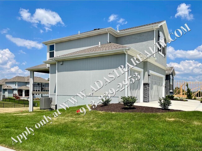 Foto del edificio - Brand New Beautiful 4 bed 3.5 bath Home in...